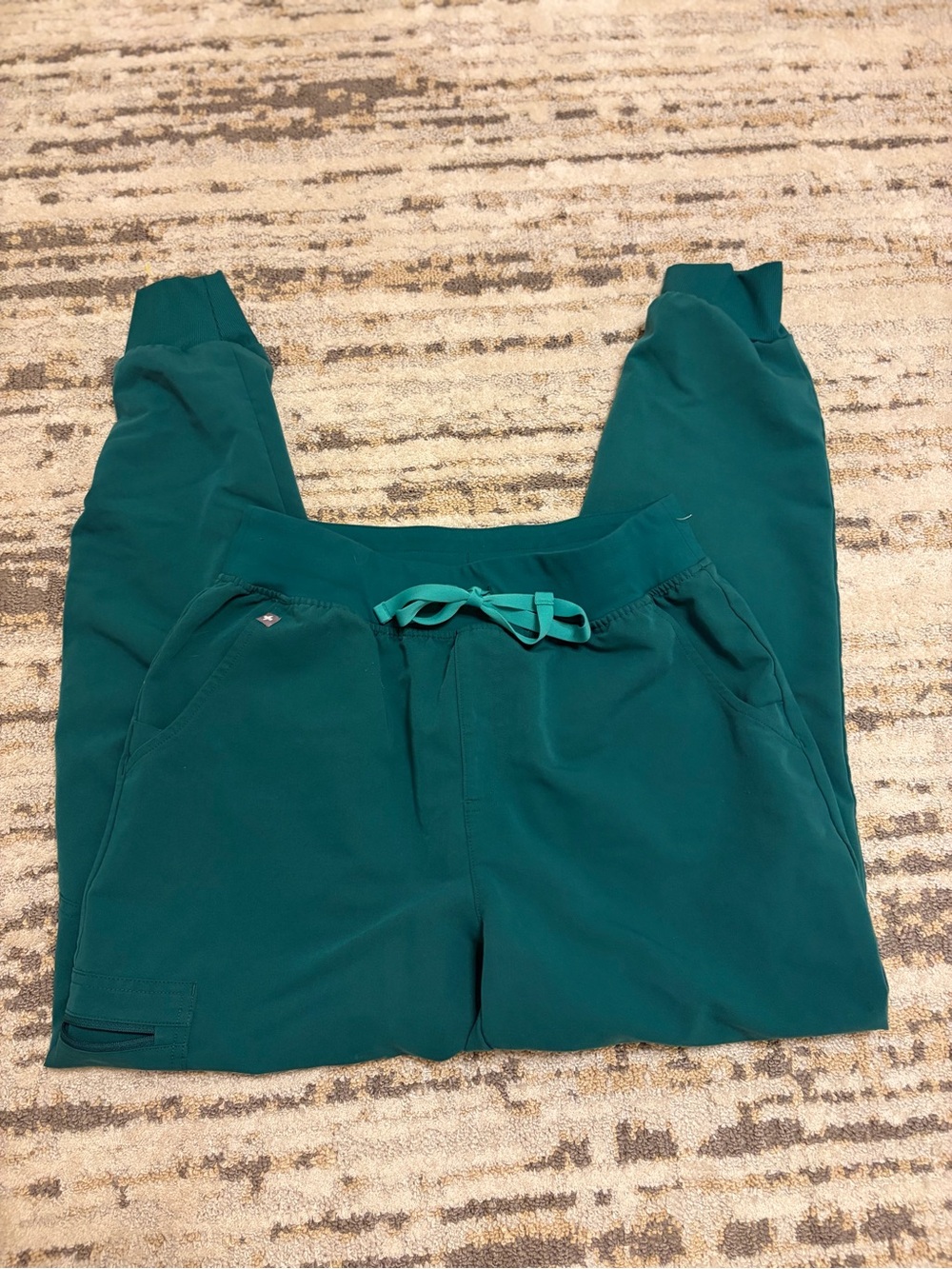 FIGS | Women’s Hunter Green Jogger Scrubs size M